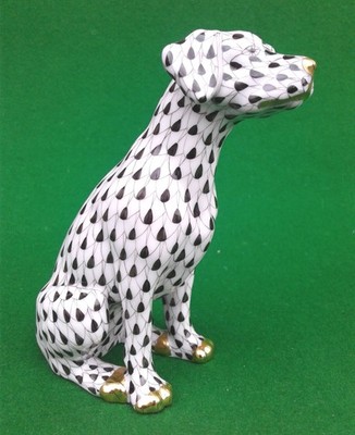 HEREND DALMATINER HUND IN SCHWARZEM NETZ - 15566.
