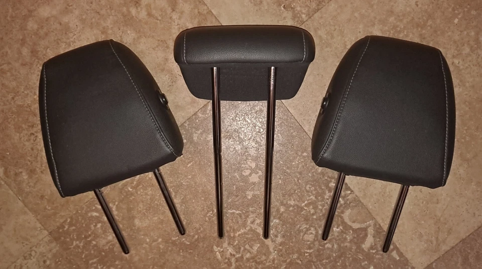 2013-2019 Ford Escape C-Max Rear  Leather Head Rest Folding Set of 3 Black 2015  - Изображение 2 из 4