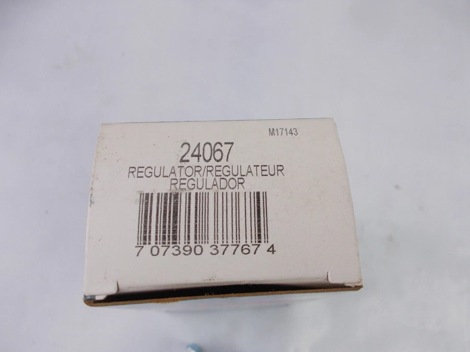 Regulador de presión de inyección de combustible BWD 24067 se adapta a; Chevrolet y GMC Foto 4 de 4