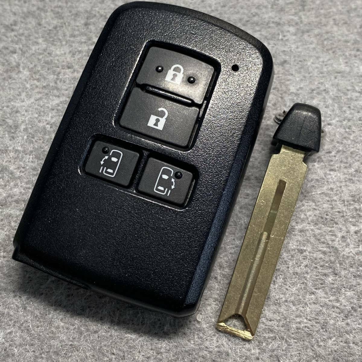 Toyota Esquire Noah Sienta Voxy 4 Button Smart Key FOB 281451-2150