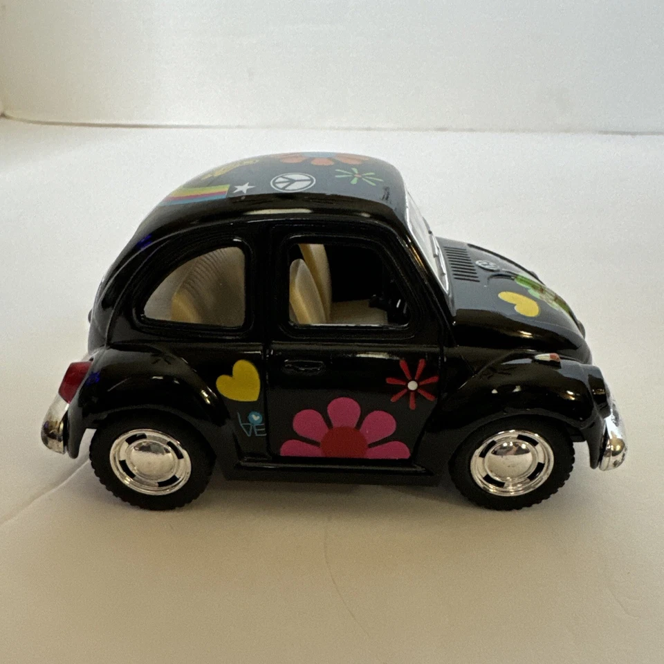 "Volkswagen Beetle clásico 1967 Kinsfun 4"" negro con flores y corazones" Foto 2 de 4
