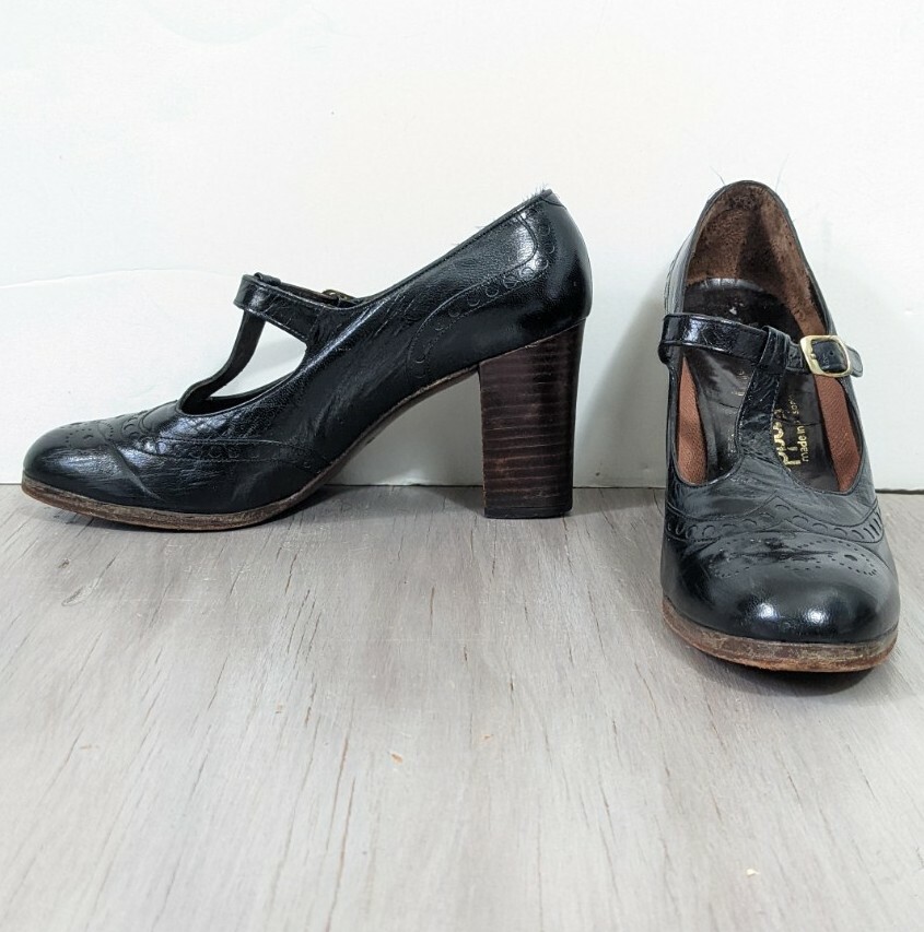 Vintage Wingtip T Strap Black Leather flapper Heels Size