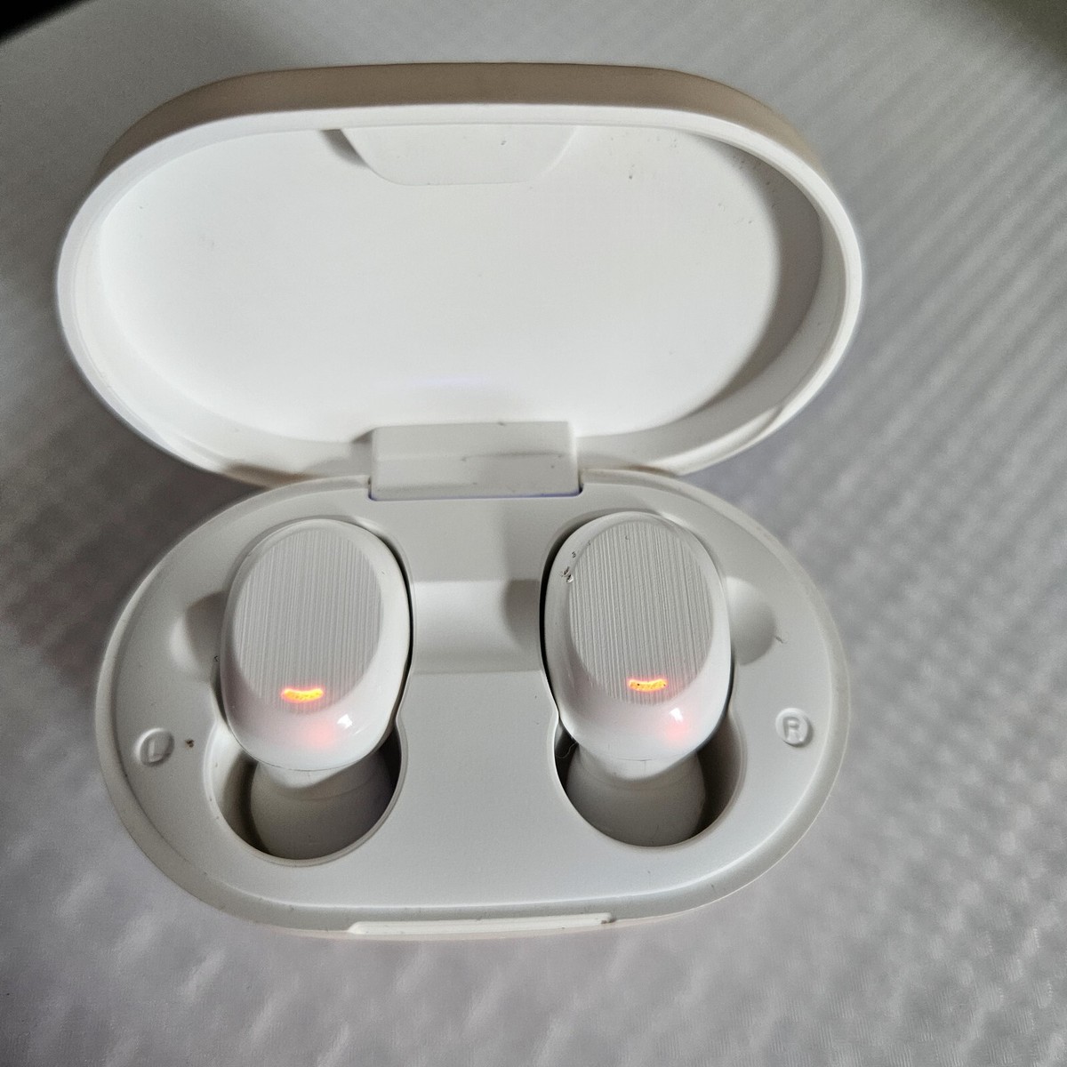 Tech Rebellion XR90 Wireless Earbuds&Portable Charging Case Tech Rebellion XR90 Wireless Earbuds&Portable Charging Case
