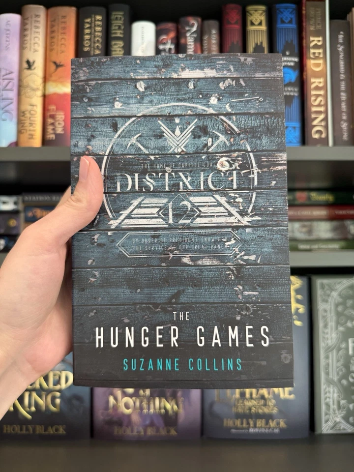 The Hunger Games and Mockingjay 10th Anniversary UK paperback by Suzanne Collins - Image 2 of 4