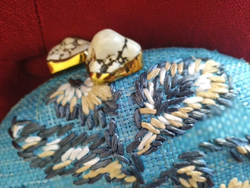 Impresionante Bolso Clutch RAFE Tonos Azules y Neutros en Paja Floral (Precio Reg 300) Foto 3 de 4