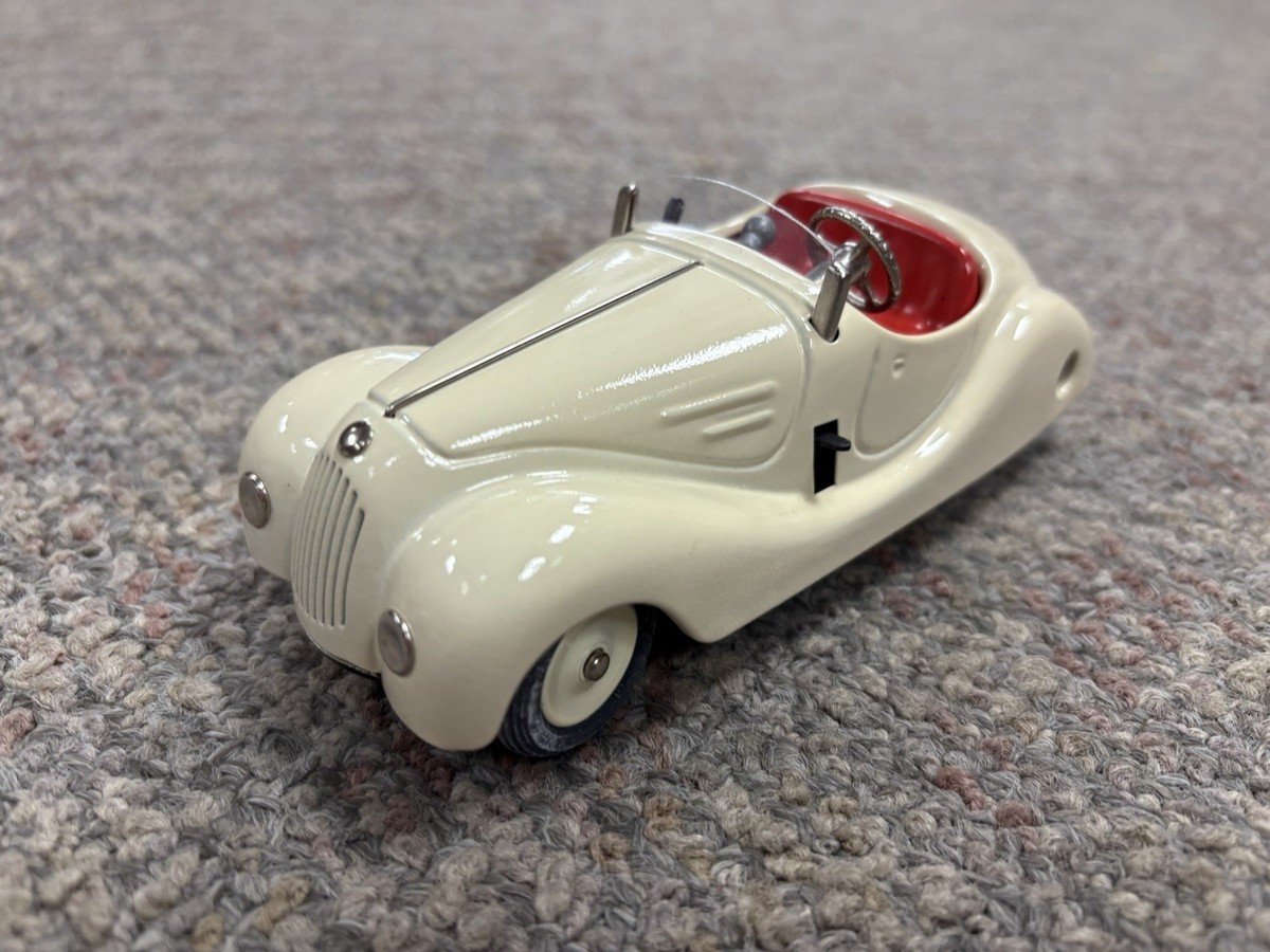 Schuco Replica Examico 4001 White Wind Up Car w/ Key & Box