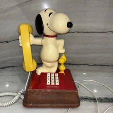 VINTAGE 1976 Peanuts SNOOPY & WOODSTOCK Push Button TELEPHONE  Not Working