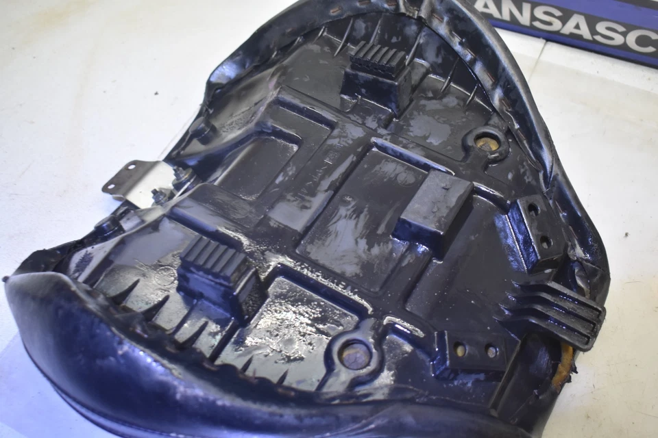 Седло переднего сиденья водителя BC8 2005 Suzuki Boulevard VL800 800 VL C50 05 - Изображение 4 из 4