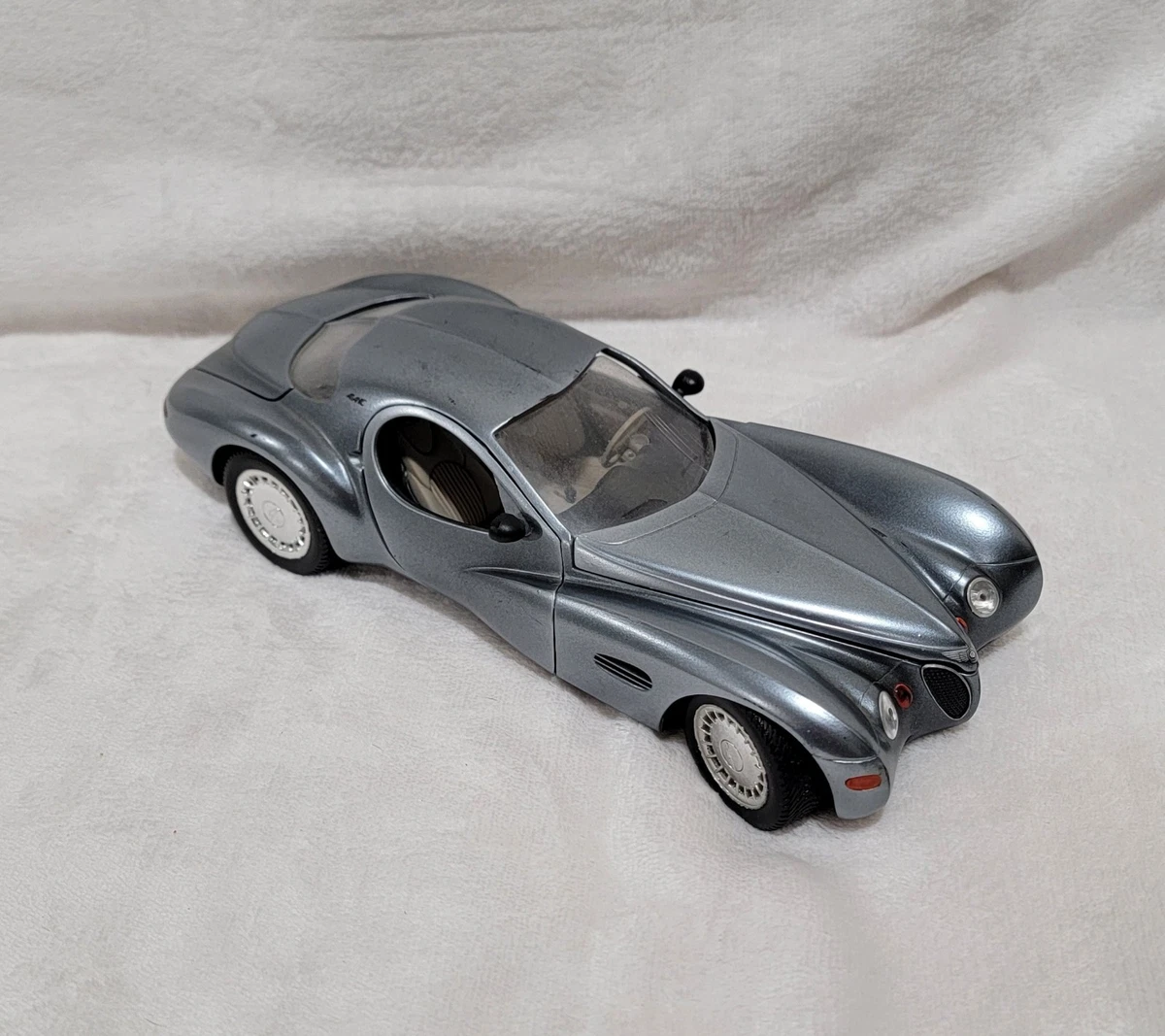 Neo Scale Models Chrysler 1:43 Diecast Cars, Trucks & Vans for