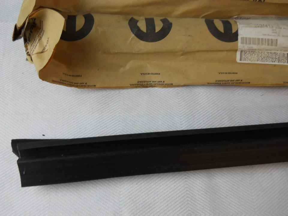 CINTURÓN INTERIOR PUERTA DELANTERA DODGE DURANGO LH RESISTENTE MOPAR 55364231AE 2004-2009 Foto 2 de 4