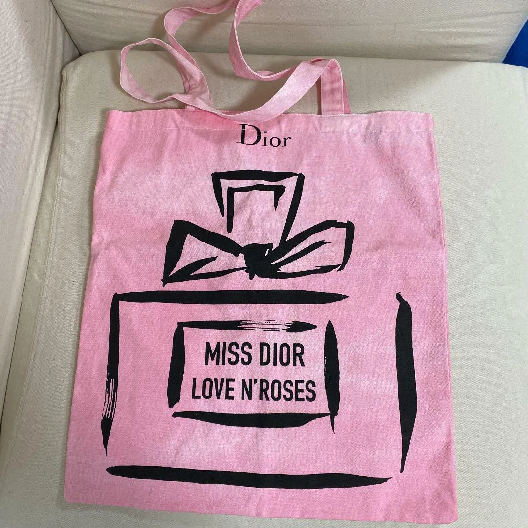 Sac fourre tout en toile nouveauté Christian Dior sac éco MISS DIOR 2019 événement artistique limité