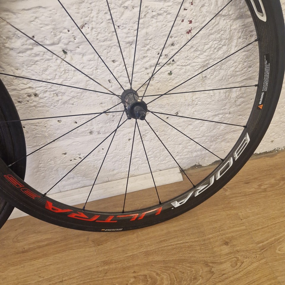 Paire Roues Campagnolo Bora Ultra 35 Carbone - Roue Arrière Bonne / Roue Avant Fissurée (pour Pièces)