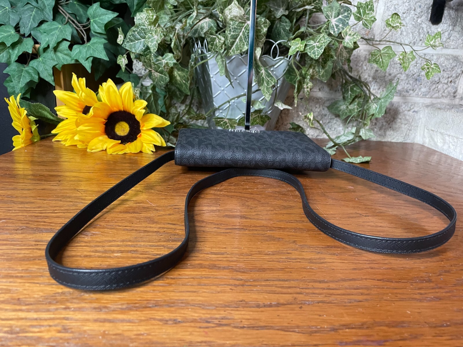 MICHAEL KORS JET SET MULTIFUNCTION CROSSBODY CLUT… - image 7