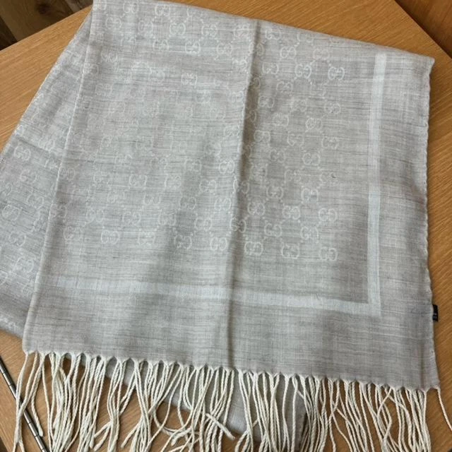 Châle de stand GUCCI beige soie mixte grand format authentique du Japon
