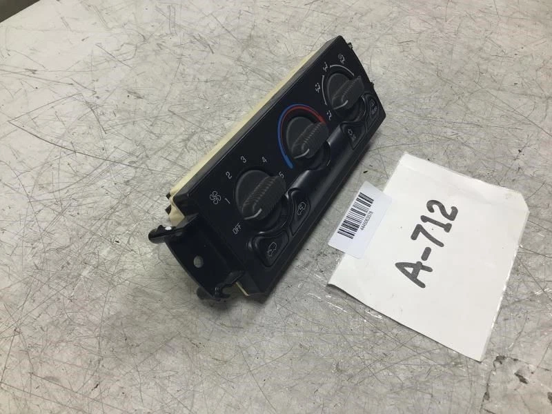 2000 雪佛兰 SUBURBAN FRONT DASH AC A/C 气候温度控制开关 — 第 3/4 张图片