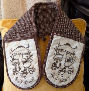 MCM Meadow Mushroom Polka Dot Brown Quilted Double Oven Mitt 1970s Collectable 