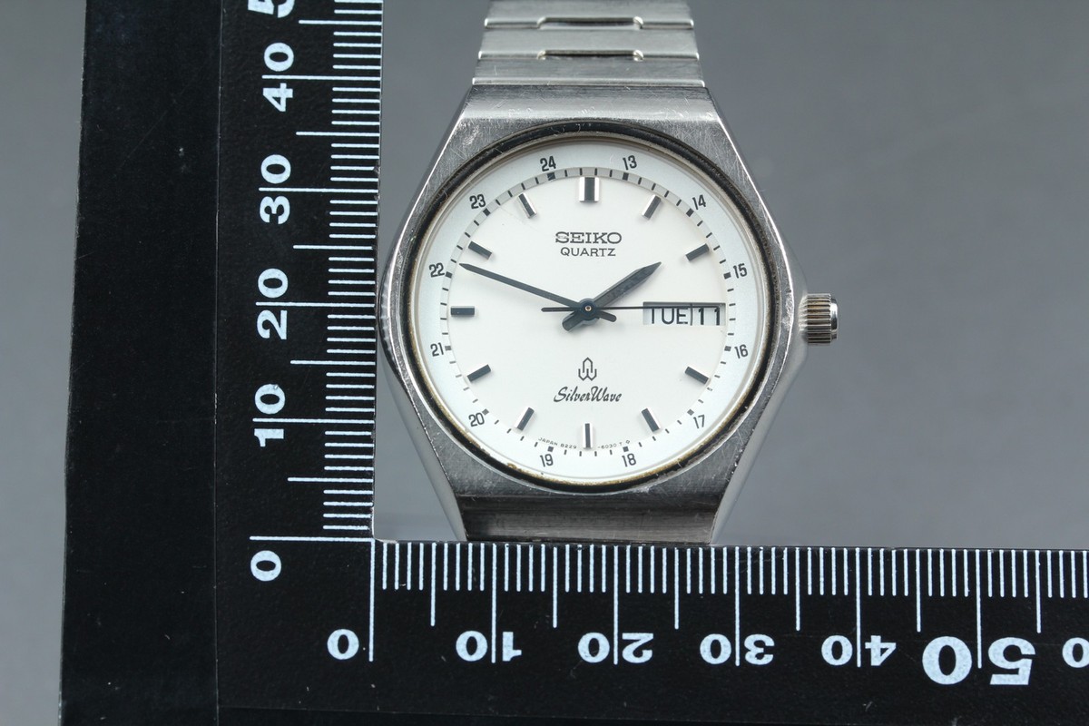 Vintage 1980 Seiko Silver Wave 8229-6040 Day Date Quartz Mens 