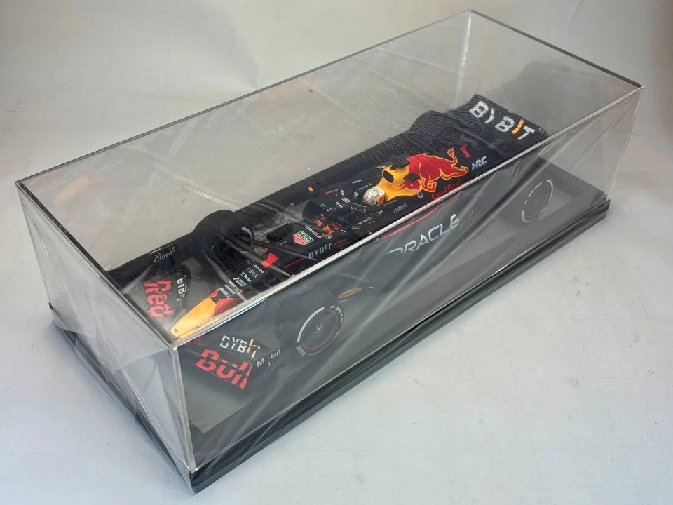 1:18 Spark Red Bull RB18 Winner Saudi Arabian GP 2022 #1 Max Verstappen 18S754 - Image 3 of 4