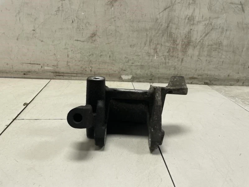 Dodge Journey 2012 soporte de montaje del motor delantero OEM+ Foto 4 de 4