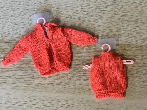 VINTAGE #957 BARBIE  Knittting Pretty In Orange Cardigan Shell Set Sm Hole TLC