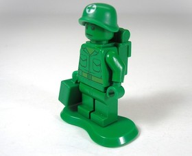 2010 LEGO Toy Story Green Army Man Medic with backpack minifigure toy002 7595