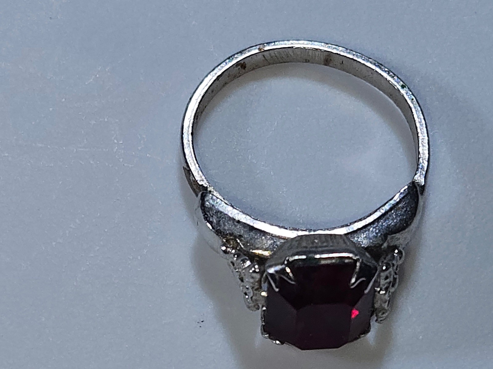 1950s Emerald-Cut Ruby Red Paste Ring w/ Rhinesto… - image 5