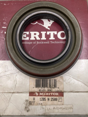 NEW MERITOR A1205N2588 RETAINER OIL SEAL FRONT STEER WHEEL