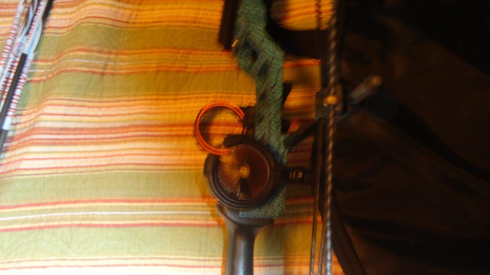 Mission by Mathews Youth Woman's Craze 2 Right Hand Compound Bow w Case