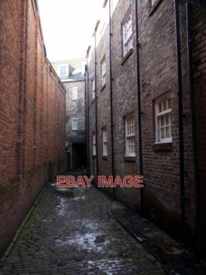FOTO WILSONS COURT EIN SCHMALER HOF, DER ZWISCHEN PUDDINGWAGEN UND GROA verläuft