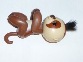 Sloth fingerlings toy Interactive WowWee animal finger pet works