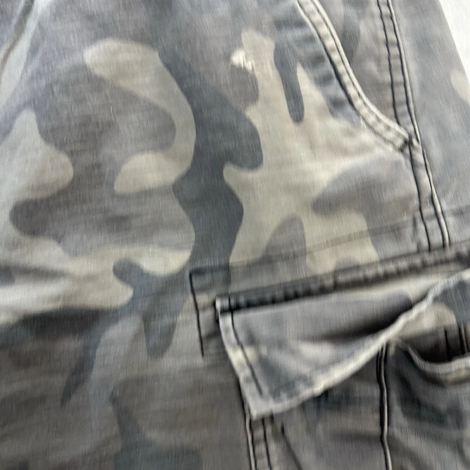 Pantalones Cortos de Carga Levi Strauss & Co. Camuflaje Para Hombre Talla 36 Foto 4 de 4