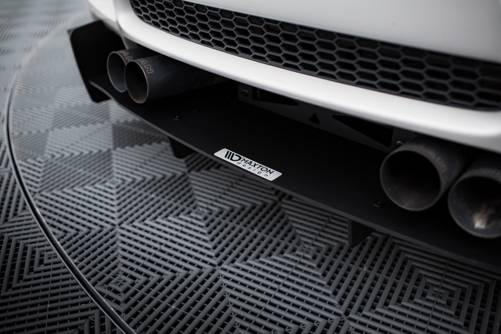 Diffuseur arriere Maxton finition carbone pour pare-chocs BMW M3 E92 E93