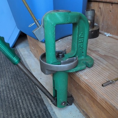 RCBS JR2 Reloading Press with primer feed and metal catch tray. nice rockchucker