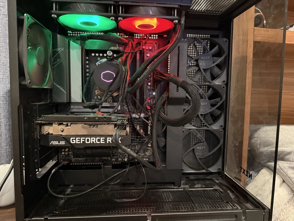 PC para juegos de alto rendimiento Foto 2 de 4