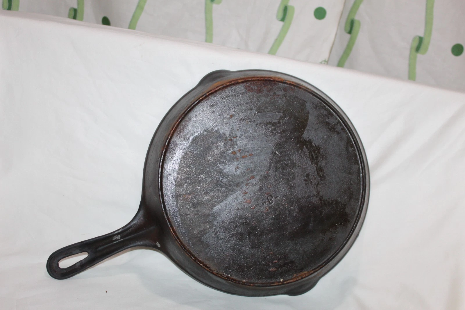 Vintage Unmarked Volrath Cast Iron Skillet No 8 with Heat Ring
Opens in a new window or tab