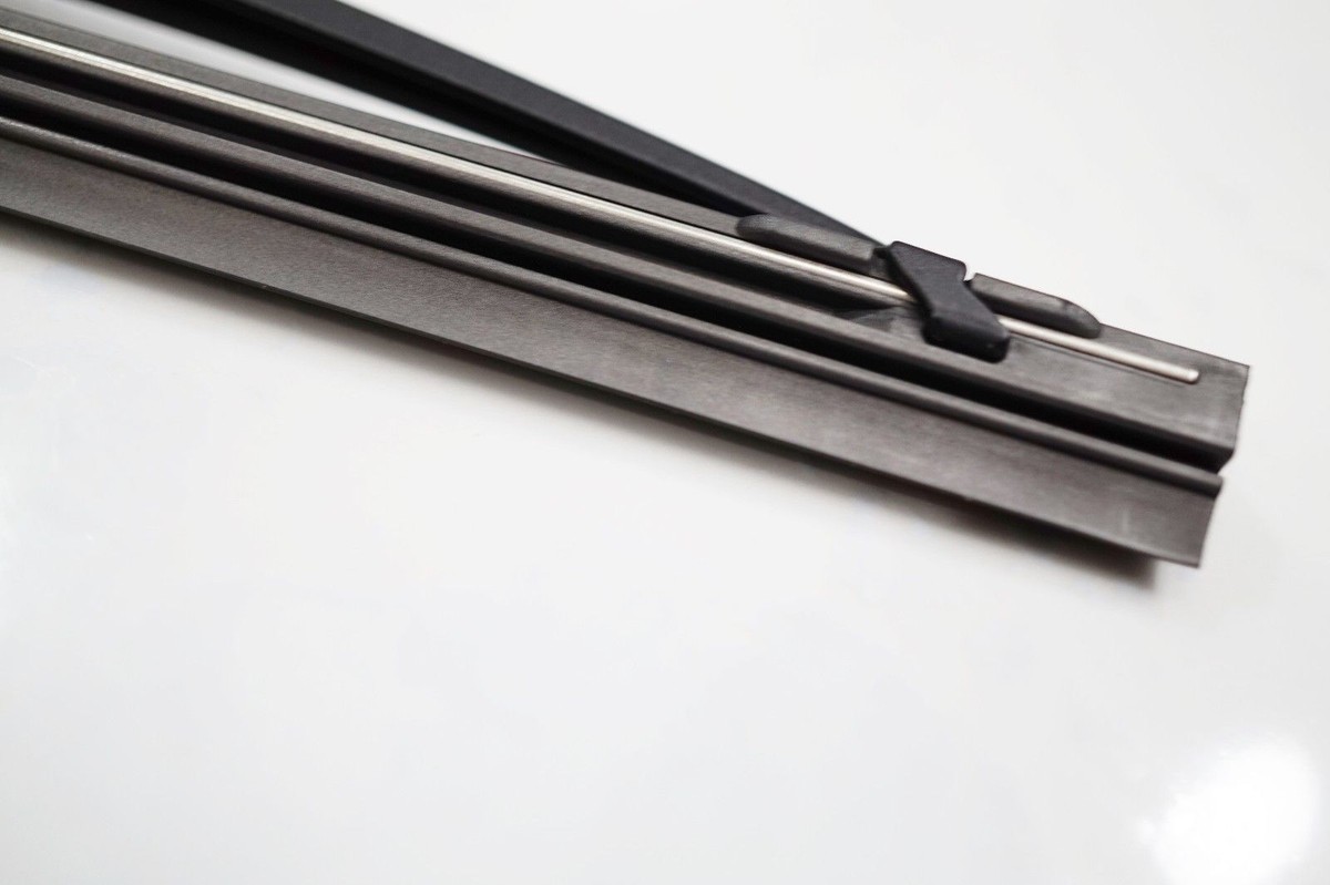 GENUINE TOYOTA HILUX FORTUNER 2005-2014 FRONT WIPER BLADE