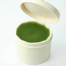 L'opera  Jade Bass Rosin 