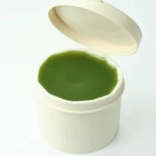 L'opera  Jade Bass Rosin 