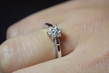 Bague de fiançailles neuve or blanc 18 carats 0,20 pt fleur / flocon de neige grappe de diamants N