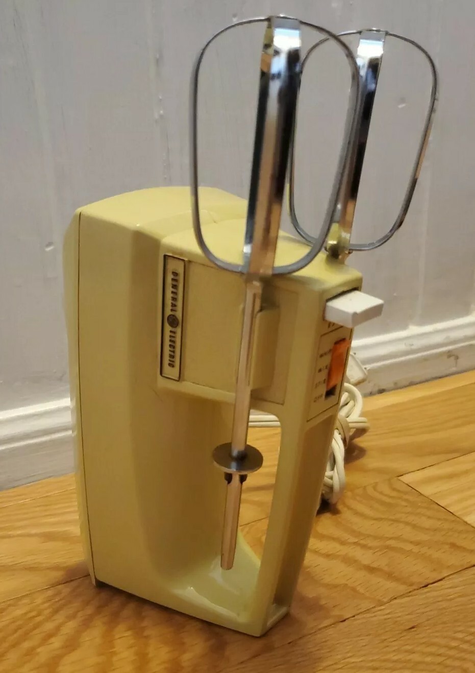 Vintage GE Hand Mixer D1M24 Harvest Gold w/ Whisks Tested eBay