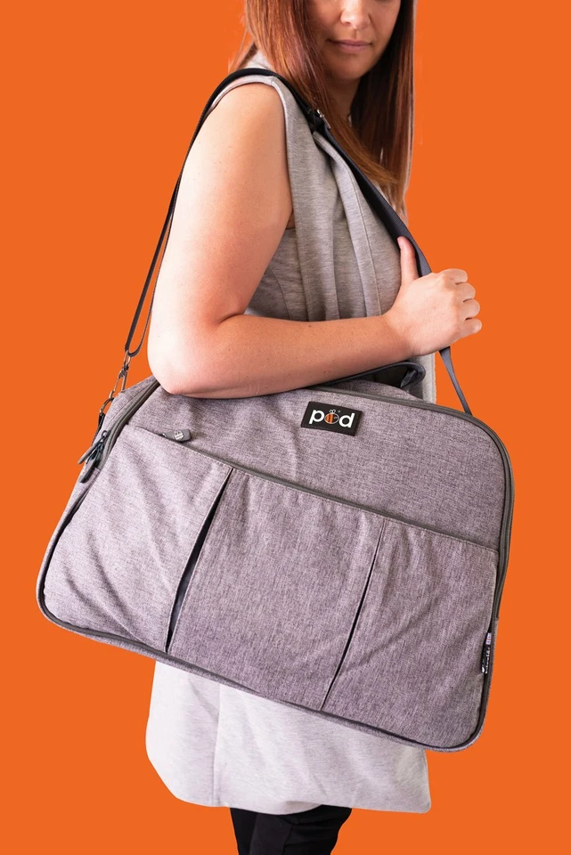 Bizzi Growin - Changing Bag- 2-1 POD travel crib - Grey Linen - Image 2 of 3
