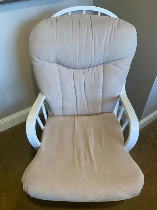 Silla planeadora de madera blanca Dutailier con reposapiés-ideal para guardería o balancín Foto 2 de 4