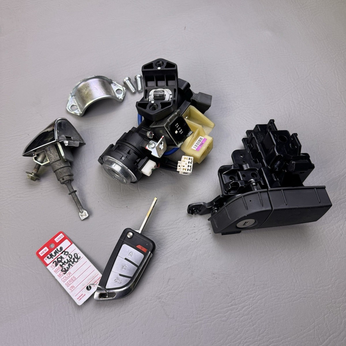 2013-2019 HYUNDAI SANTA FE IGNITION SWITCH DOOR LOCK CYLINDER W