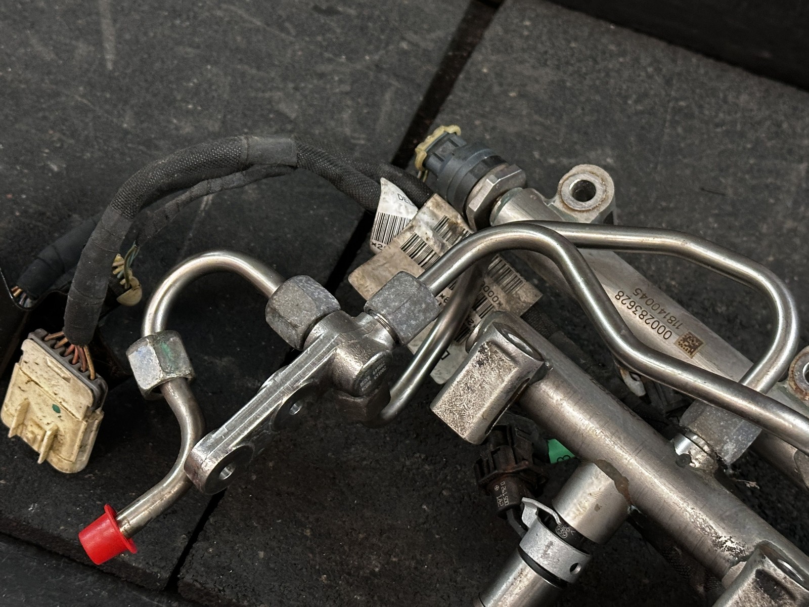 14-19 MASERATI GHIBLI 3.0 FUEL INJECTORS WITH RAIL 000283628