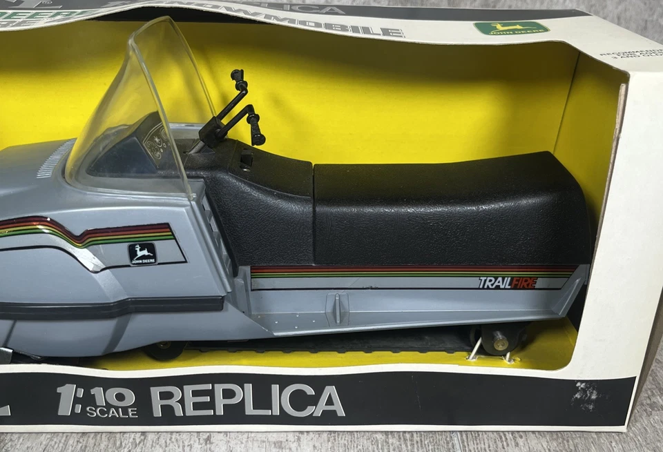 1/10 Ertl John Deere TrailFire 440 Snowmobile DieCast W/ Box - Image 3 of 4