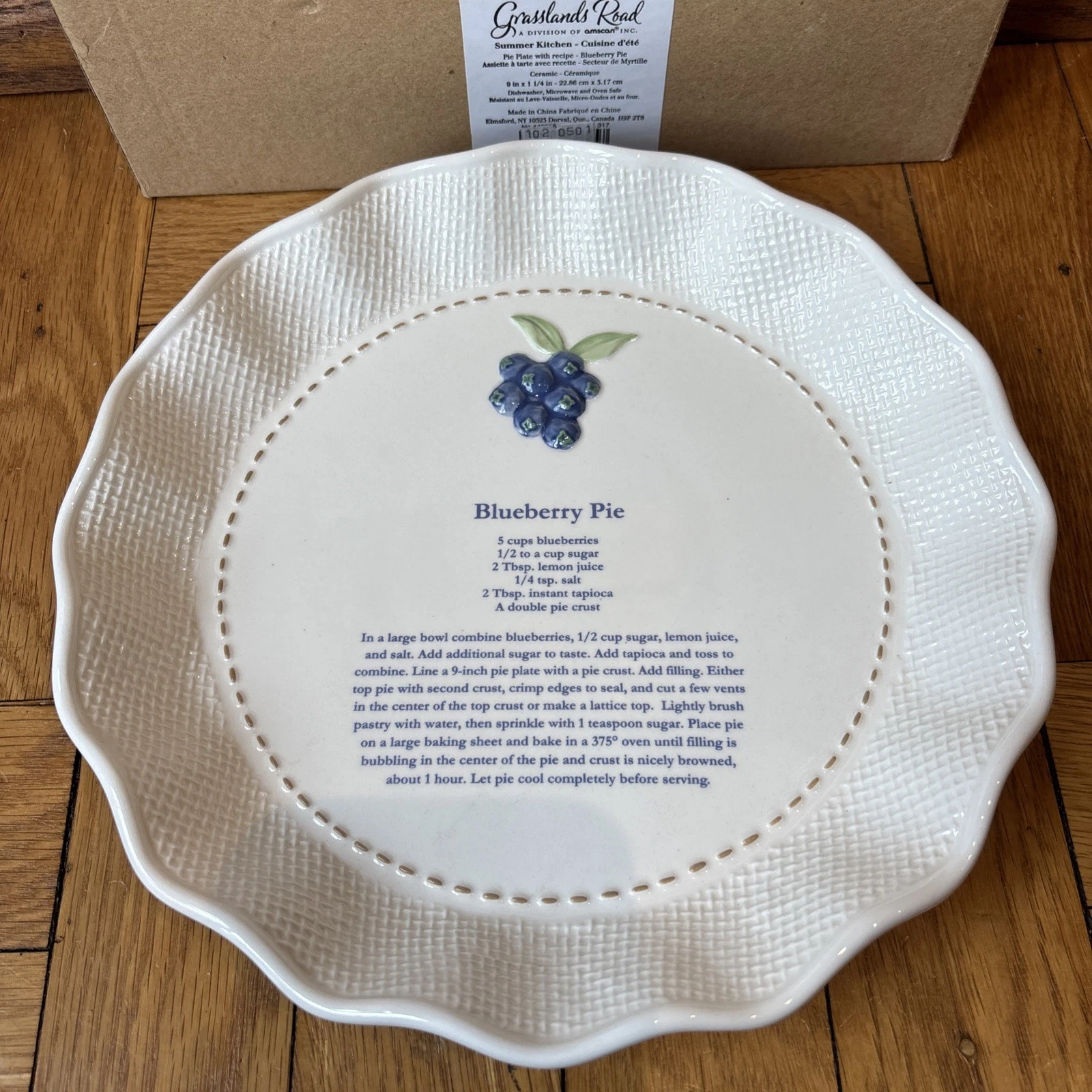 NIB ceramic blueberry pie dish pan with recipe Grasslands Road baking Summer