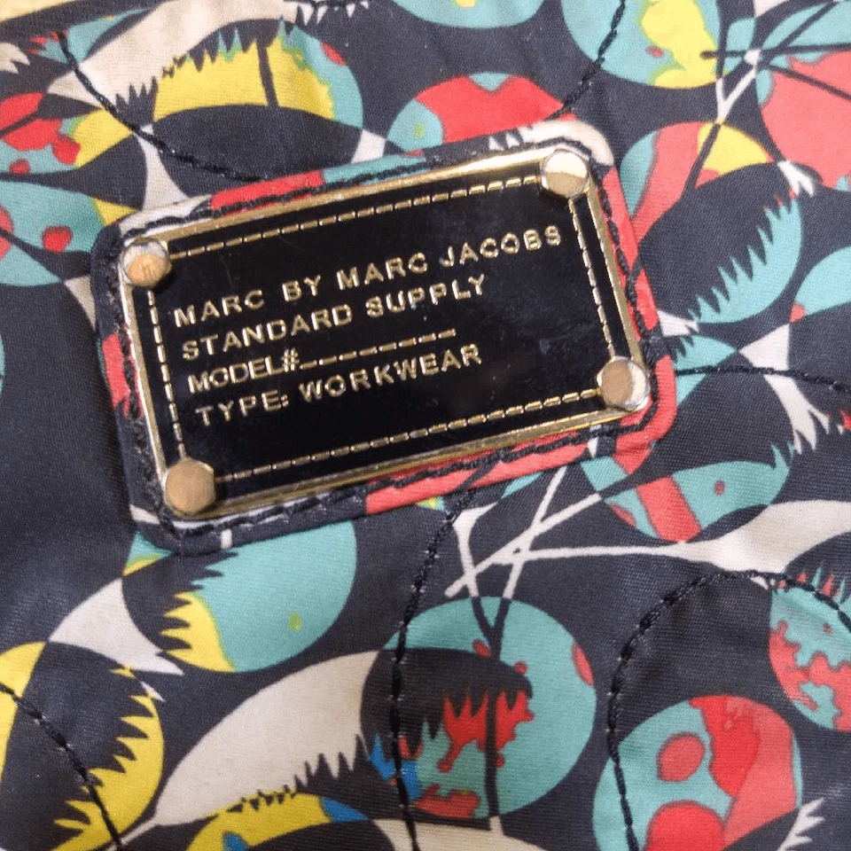 Estuche para portátil Marc by Marc Jacobs suministro estándar ropa de trabajo Foto 2 de 3