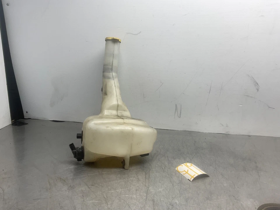 Chrysler 300 2015 2016 2017 2018-2023 limpiaparabrisas limpiaparabrisas depósito tanque OEM Foto 4 de 4