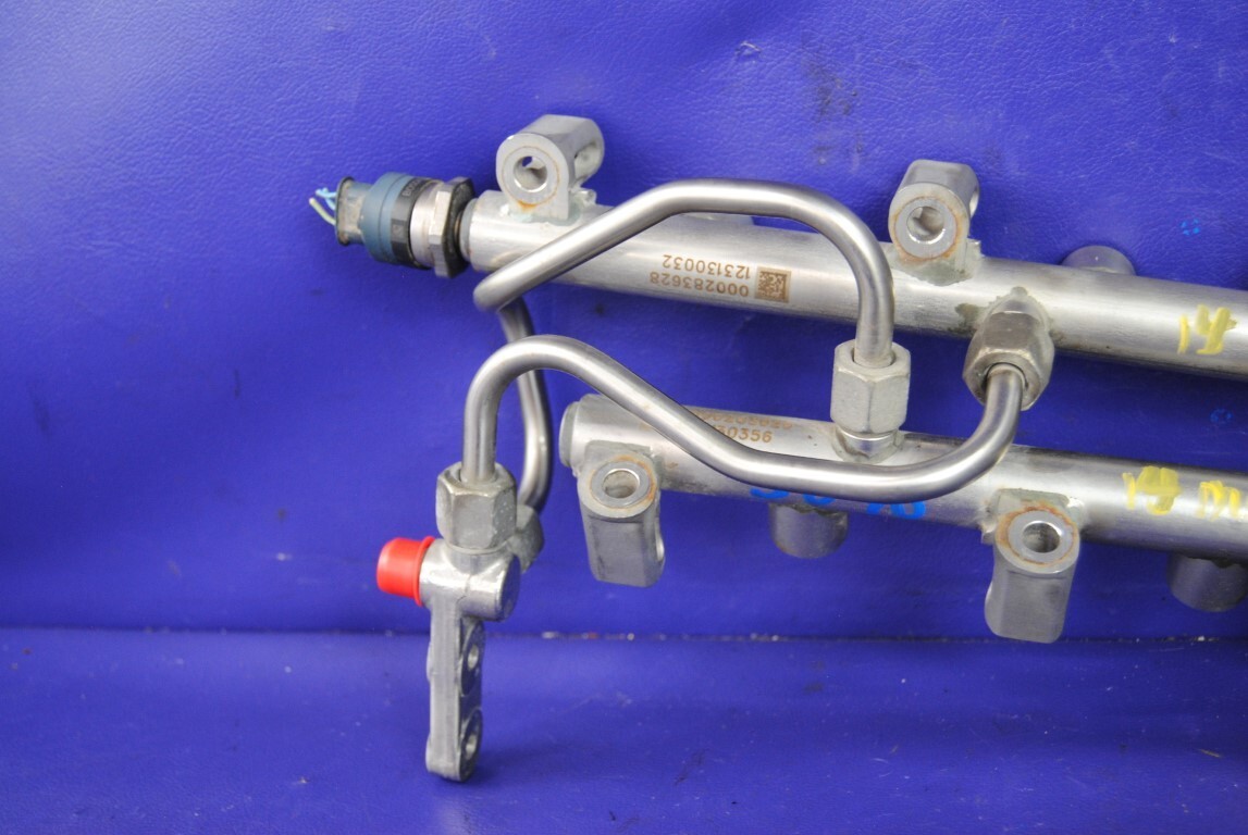 14-19 Maserati Quattroporte S 3.0L V6 Fuel Injection Rails Pair Left Right OEM