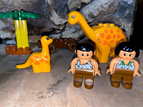 Lego DUPLO Mom & Baby Brontosaurus, Caveman & Woman, Triceratops PLUS - Picture 2 of 3